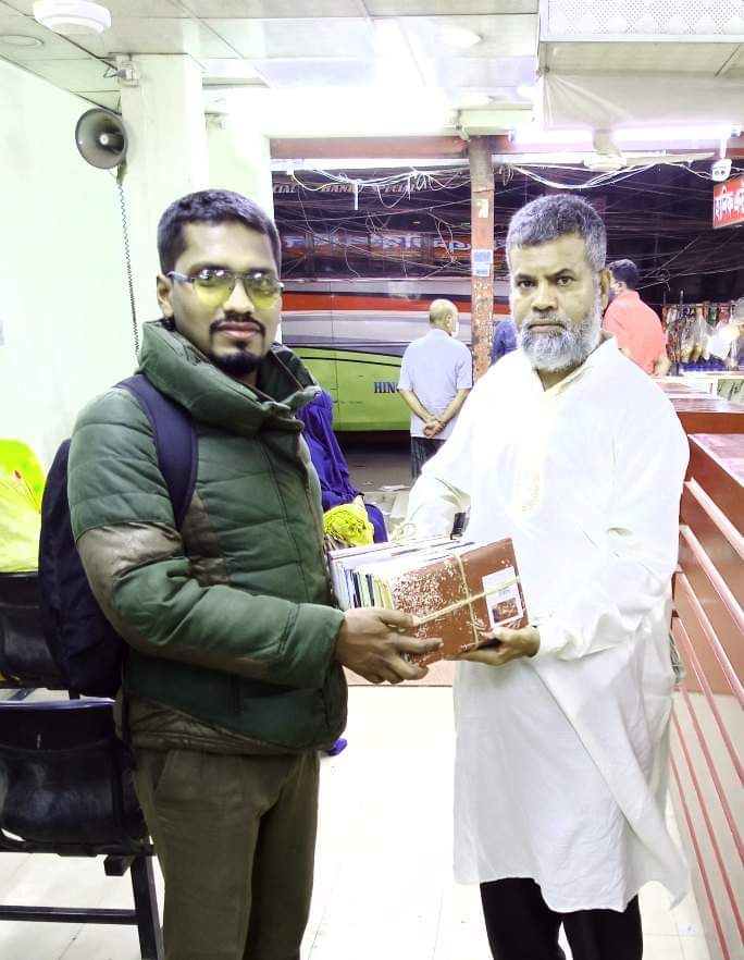 জাতীয় মানবাধিকার সমিতি কেন্দ্রীয় কমিটি কর্তৃক বগুড়া জেলা অফিসের জন্য কিছু মূল্যবান বই প্রদান