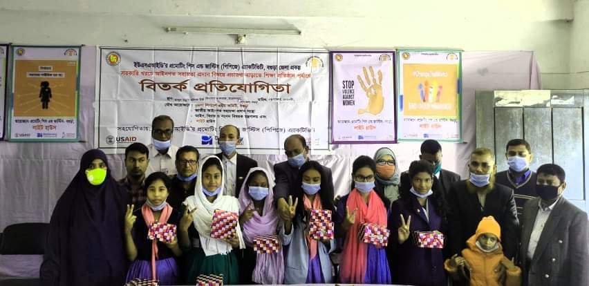 ছাত্রীদের নিয়ে এক বির্তক প্রতিযোগিতার আয়োজন