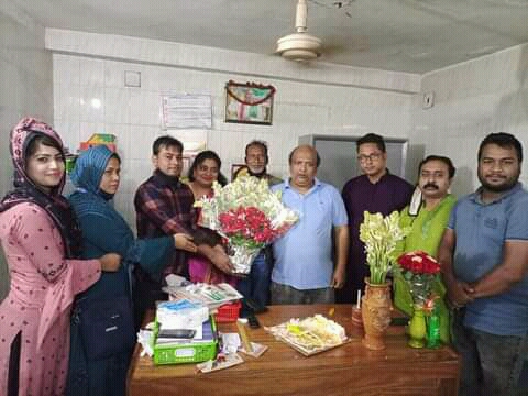 দৈনিক দাবানলের ৫১ বছর পদার্পণে রংপুর রিপোর্টার্স ইউনিটির ফুলেল শুভেচ্ছা
