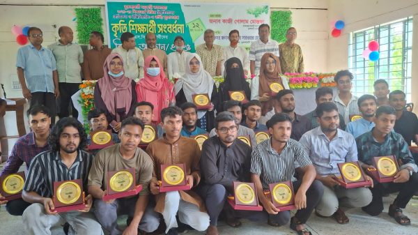 ভুরুঙ্গামারীতে কৃতি শিক্ষার্থীদের সংবর্ধনা ও বিদায় অনুষ্ঠান