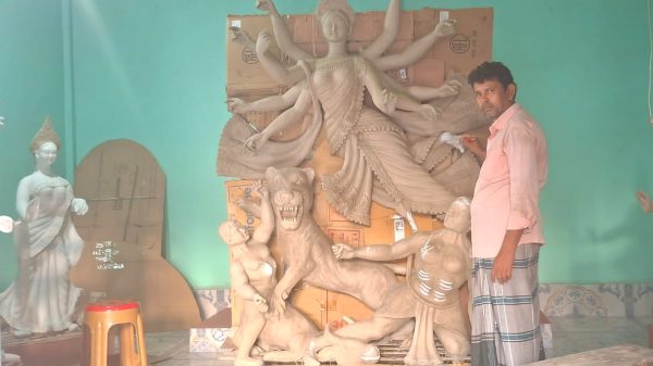 ভুরুঙ্গামারীতে ১৯ মন্ডপে শুরু হচ্ছে শারদীয় দুর্গাপূজা ; চলছে শেষ মুহূর্তের প্রস্তুতি