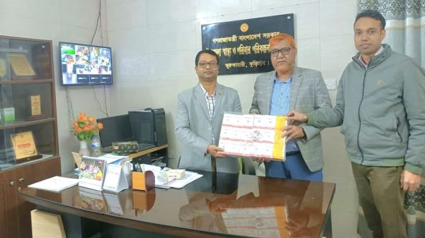 ভুরুঙ্গামারীতে জলাতঙ্ক প্রতিরোধে এন্টি র‍্যাবিস ভ্যাকসিন প্রদান