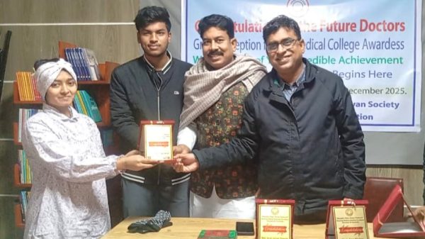 ভুরুঙ্গামারীতে মেডিকেল কলেজে সুযোগ পাওয়া মেধাবী শিক্ষার্থীদের সংবর্ধনা