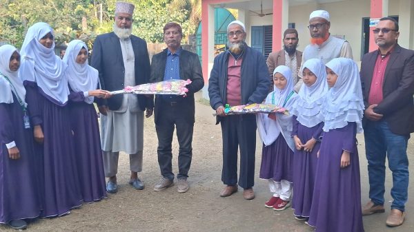 মহিলা দাখিল মাদ্রাসা পরিদর্শন করলেন বোর্ড পরিদর্শক প্রফেসর আব্দুল মান্নান